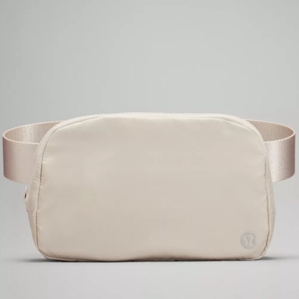 🤍RARE ORIGINAL NWT lululemon everywhere belt bag in white opal🤍